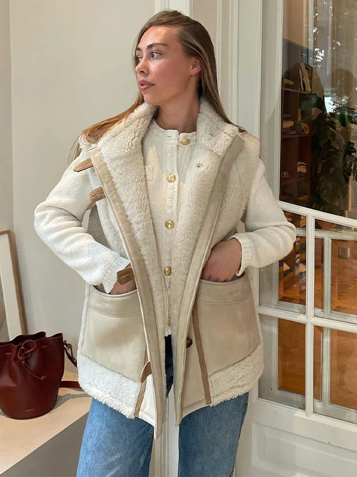 Vrouwen stijlvolle beige winterjas